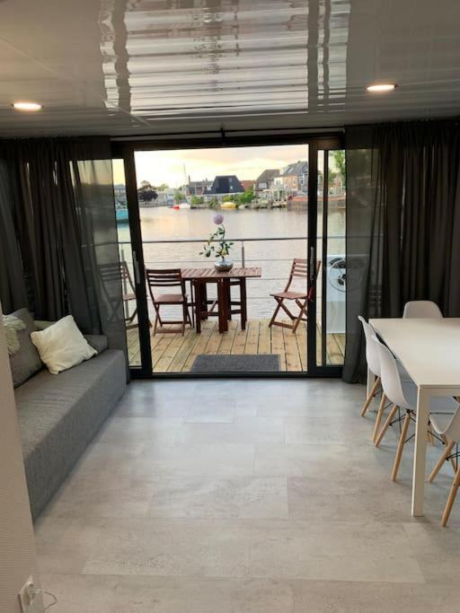 Unique New Houseboat Moored 4 Apartment Zwartsluis Luaran gambar
