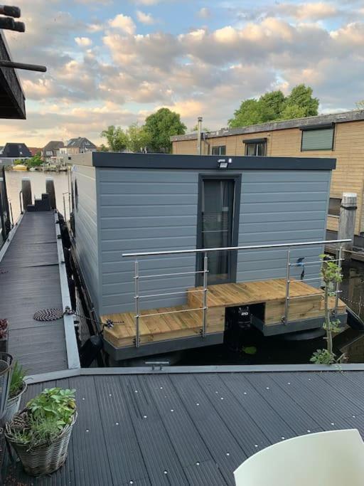 Unique New Houseboat Moored 4 Apartment Zwartsluis Luaran gambar